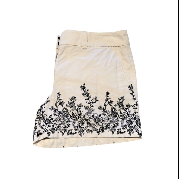 LOFT White Shorts with Black Floral Scroll Design Size 8 100% Cotton - Picture 1 of 12